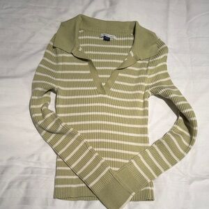American Eagle Outfitters Olive and Cream V-Neck Sweater